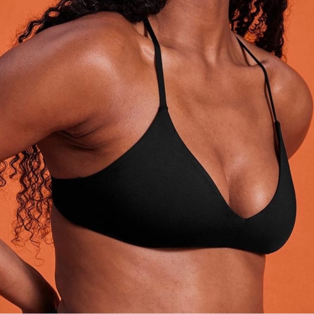 GIRLFRIEND COLLECTIVE Lanai Bikini Top in Black